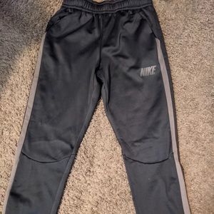 Boys Nike Therma Sweatpants